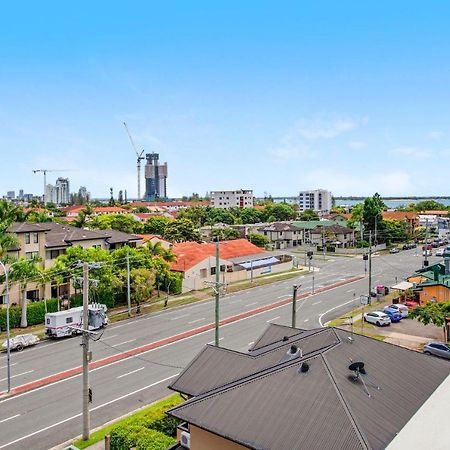 Modern Contemporary Southport Apartment - Coasthm Голд-Кост Экстерьер фото